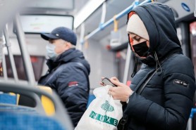 Orașul unde cei care poartă măști în transportul public sunt sancţionaţi cu 150 de euro